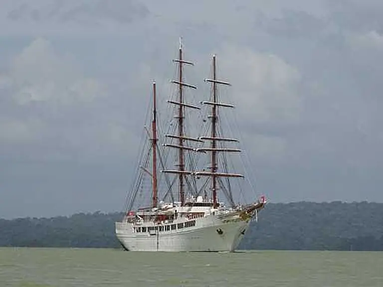 Canal ships